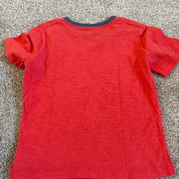 GAP Boys’ Graphic Tee Red Skateboarding Dog Size 5 - Picture 7 of 7